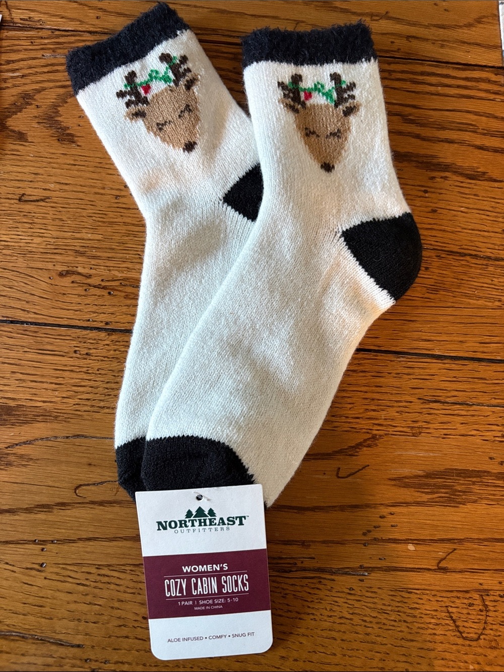 Northeast Outfitters Women's Cozy Cabin Socks - White with Black Accents